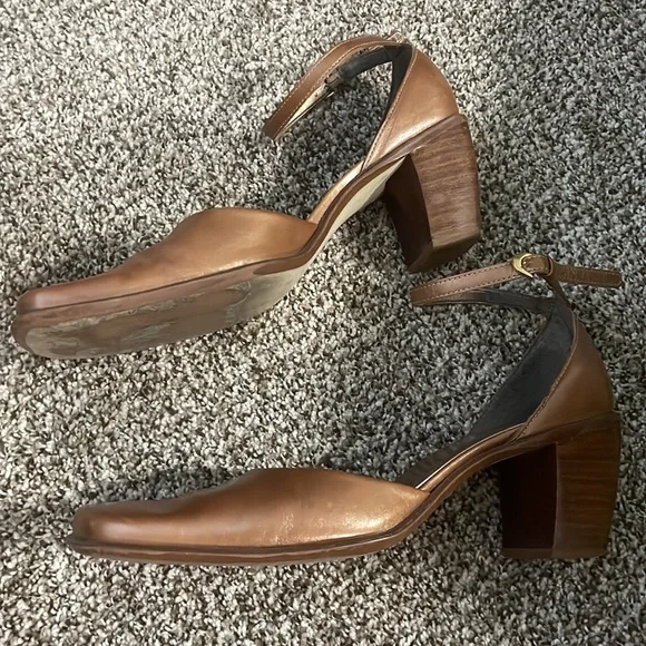 Women’s square toe heel - Picture 2 of 4